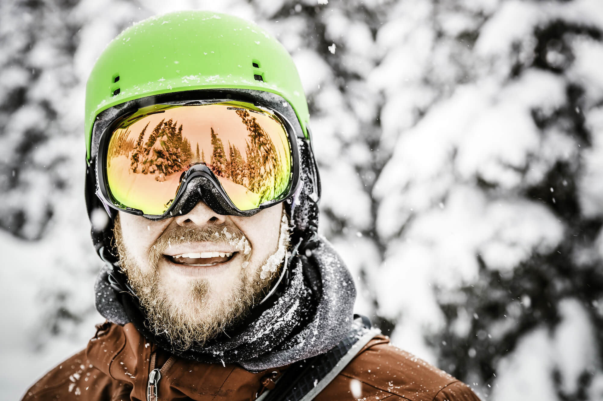 Mieux vaut-il porter des lunettes ou un masque pour protéger ses yeux au ski  ?